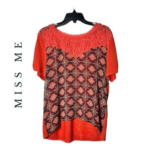 1902. MISS ME SHORT SLEEVE TOP RAW HEM AROUND NECK LINE AND BRAID SIZE‎ LARGE
